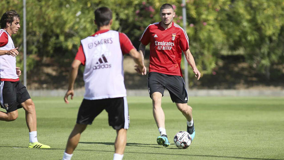 Morato mostra-se em jogo-treino