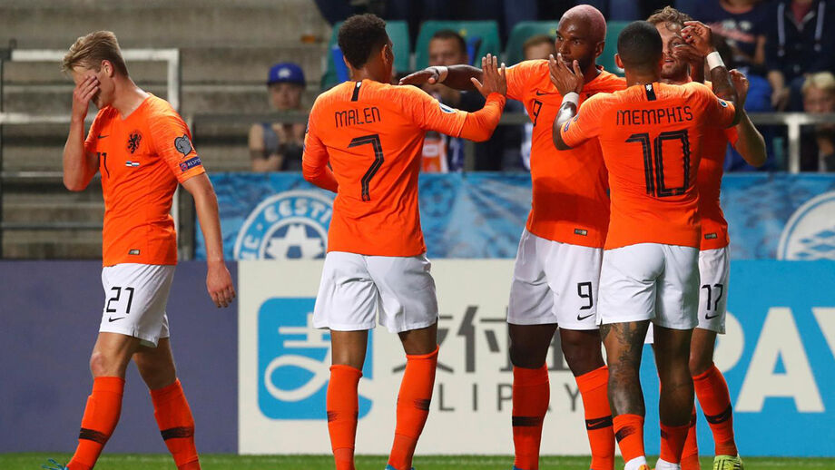 Holanda goleia na Estónia