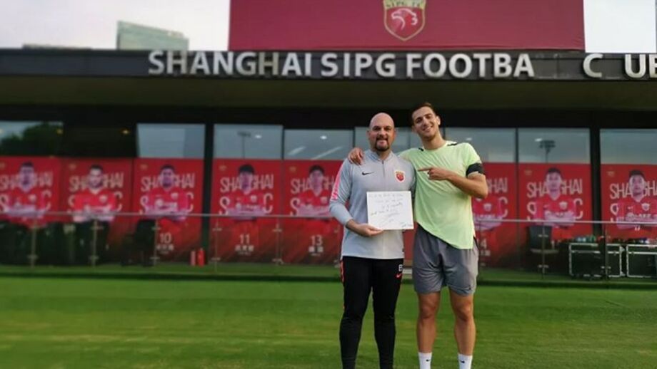 Diogo Dalot foi à China em busca do 'Doutor Milagre'