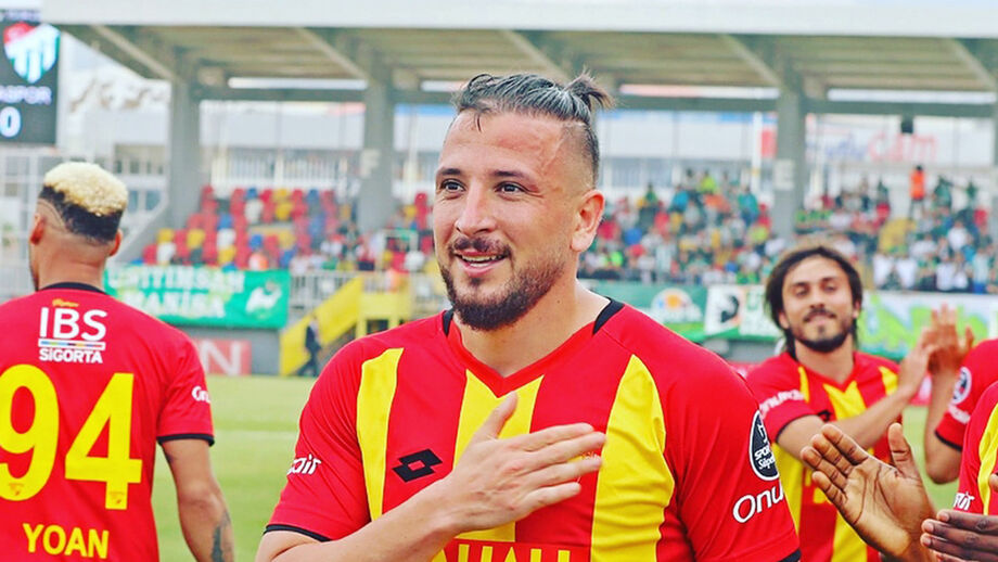 Nabil Ghilas chega hoje ao Bonfim