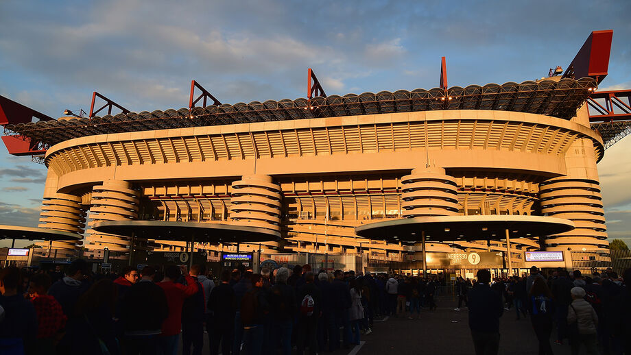 Arquitetos que projetaram Estádio da Luz na frente por San Siro