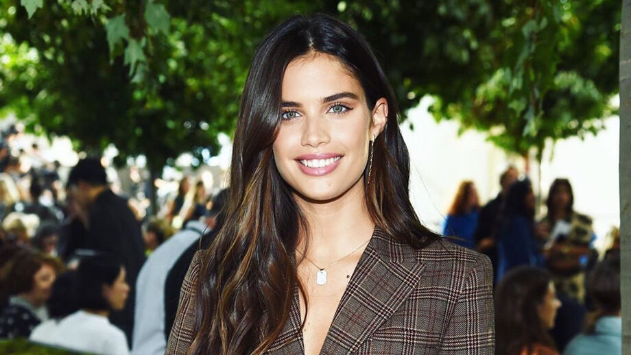 Sara Sampaio sempre brilhante na Semana da Moda