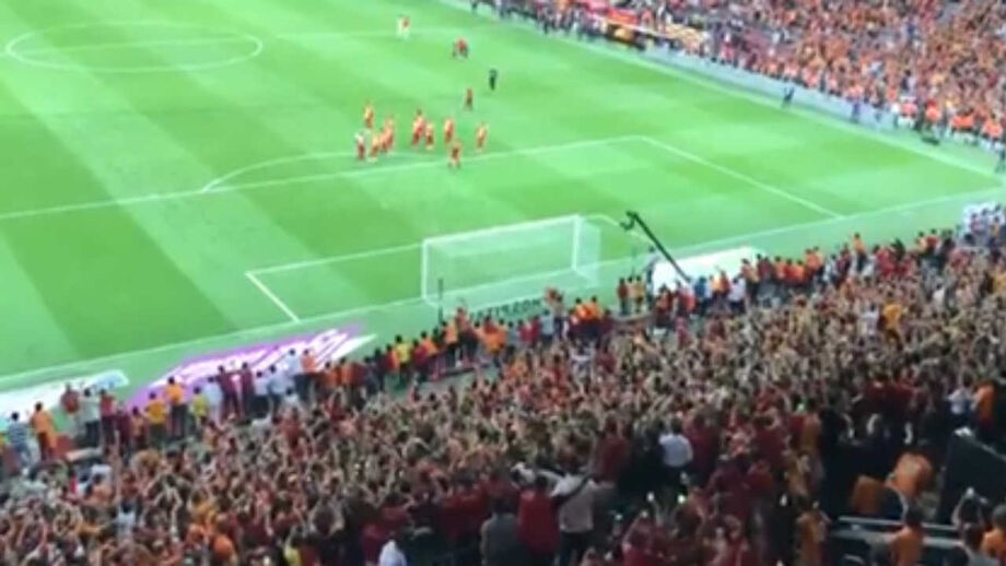 Falcão estreia-se a marcar pelo Galatasaray... e comanda festa nas bancadas depois do jogo