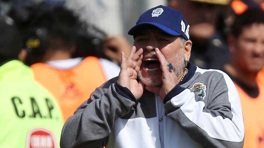 Diego Maradona estreia-se a perder pelo Gimnasia