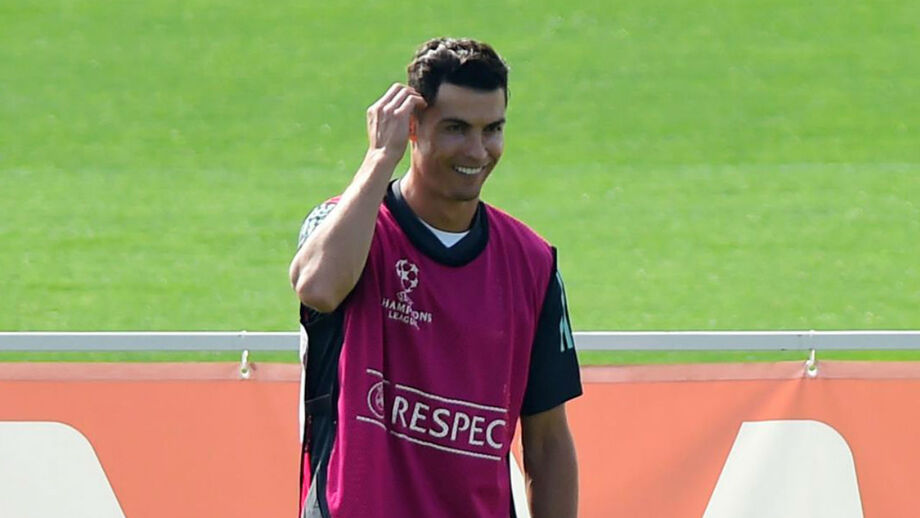 Ronaldo recorda saída noturna a discoteca disfarçado com peruca e bigode