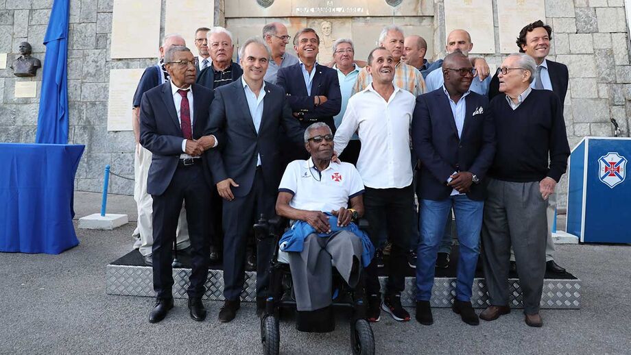 Históricos marcaram presença na apresentação dos bustos de Vicente e Matateu