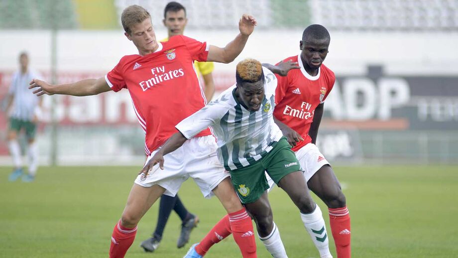 Benfica com 10 empata frente ao V. Setúbal na Liga Revelação