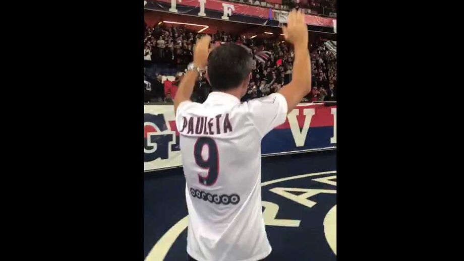Pauleta voltou a pisar o Parque dos Príncipes e os adeptos receberam-no assim