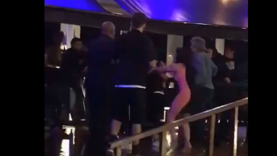 À pancada e expulso de discoteca: vídeo 'trama' Christian Cueva e o Santos não perdoa