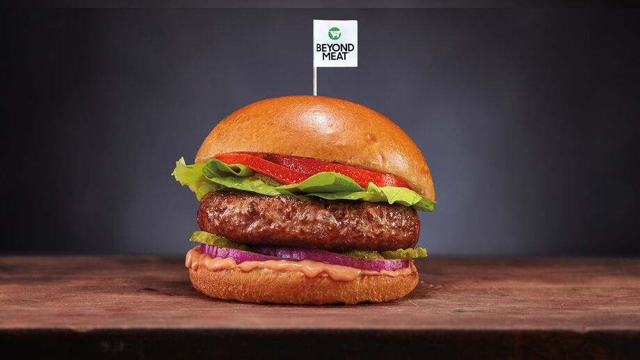 BEYOND BURGER™, primeiro hambúrguer do mundo feito à base de vegetais que se cozinha.