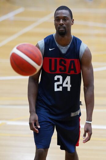 Harrison Barnes - O basquetebolista dos Sacramento Kings comprou uma cama. Numa entrevista referiu que desde criança que tencionava comprar 'uma boa cama'.