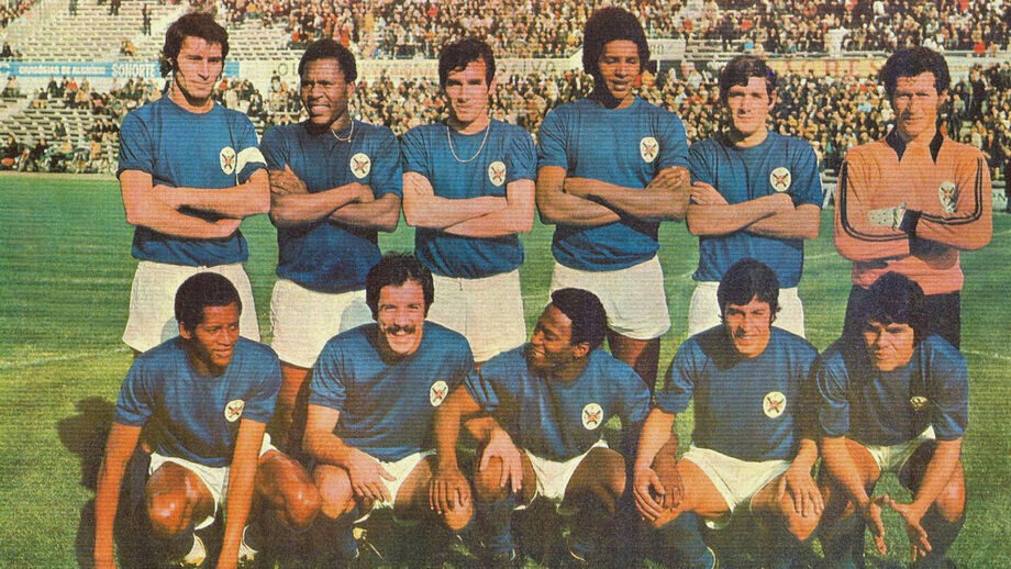 Vice-campeão. Em cima: Alfredo Quaresma, Freitas, Murça, Calado, João Cardoso e Mourinho. Em baixo: Laurindo, Quinito, Luís Carlos, Godinho e Gonzalez.