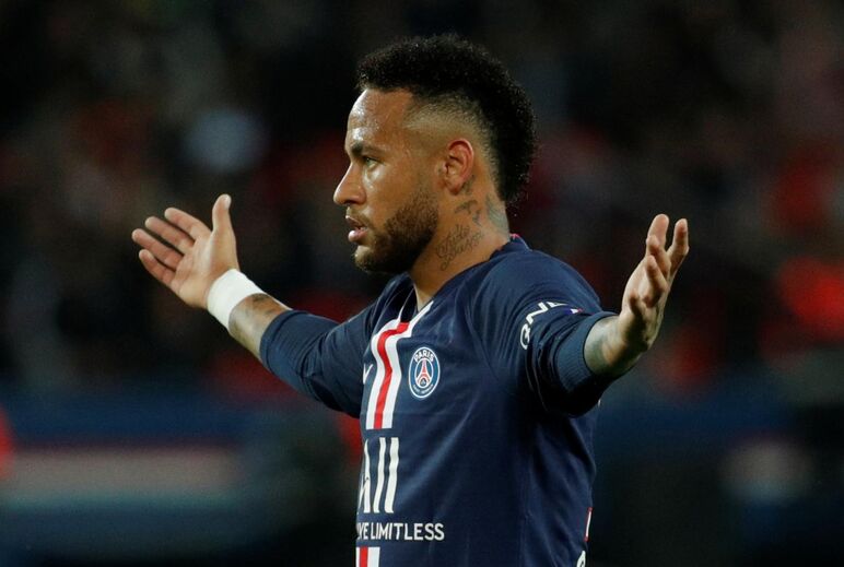 2. Neymar (2017/18, Barcelona-Paris Saint-Germain, 222 M€), 224 M€