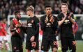 MANCHESTER UNITED - Não há meio de o United regressar ao topo do futebol inglês, de onde há muito está arredado. Esta época é 12.º na Premier, com apenas 2 vitórias em 8 jogos. E na Europa empatou com o AZ Alkmaar
