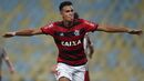 Reiner (Flamengo) - Já era uma futura promessa quando chegou ao Flamengo, em 2013. Agora, seis anos mais tarde, o seu talento já não é dúvida para ninguém. Reinier Carvalho é um médio ofensivo que, para além de ter um drible magnífico, tem um instinto apurado para os golos. Este ano, fez a sua estreia pela equipa principal do Flamengo, atualmente orientada por Jorge Jesus, na Libertadores, frente ao Emelec, altura em que o técnico português comparou-o a Kaká: 'Reinier tem qualidades muito semelhantes a Kaká, tem o mesmo estilo de jogo e estampa física. Está cinco anos à frente de todos os que têm a mesma idade que ele', disse.