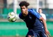 Georginio Rutter (Rennes) - A seguir a pisadas de Dembélé, Bakayoko e Ismaila Sarr, o poderoso avançado do Rennes pode, muito bem, ser a próxima estrela do futebol francês. Ainda não se estreou pela equipa principal do emblema francês, mas já é figura da seleção francesa de sub-17. 'Faz-me lembrar Neymar', referiu Julien Stéphan, treinador do Rennes, quando questionado sobre o jovem.