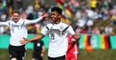 Karim Adeyemi (FC Liefering) - Não é novidade para ninguém que a Alemanha tem uma das melhores seleções jovens de sempre, recheada com enormes talentos. Um desses exemplos é Karim Adeyemi, extremo do Liefering, que nesta temporada já conta com dois golos e quatro assistências nos seis jogos em que foi chamado à equipa principal do Liefering. Extremamente rápido, com faro pelo golo e forte nas decisões do um-para-um, Karim é certamente um jogador a ter em conta no futuro.