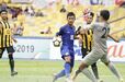 Suphanat Mueanta (Buriram United) - Suphanat Mueanta é, atualmente, o 5.º jogador mais jovem de sempre a estrear-se na Liga dos Campeões da Ásia este ano, tendo ainda marcado um golo frente ao Beijing Guoan. Para além da forte estampa física, Suphanat tem um faro para o golo invejável, facto que o leva a ser o marcador mais jovem de sempre da seleção Tailandesa, ao ter apontado um golo com apenas 15 anos.