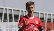 Tiago Dantas: O criativo de 18 anos fez a pré-temporada com a equipa principal (foi aos Estados Unidos) e tem jogado pelos bês e também na Youth League. Compensa a baixa estatura com grande visão de jogo e rapidez de raciocínio com a bola nos pés.