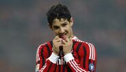 Alexandre Pato (Milan) - Tal como Ganso, também se esperava muito mais de Pato. Era visto como o avançado do futuro, mas excetuando o sucesso que teve no Milan a sua carreira acabou por não justificar esse estatuto. Representa o São Paulo.