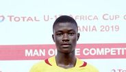 Steve Regis Mvoué (AS Azur Star de Yaoundé) - Mvoué já estava destinado ao mundo do futebol. A mãe dele, Regine, foi capitã da seleção nacional dos Camarões ainda antes do filho dar os primeiros passos. Em abril, Mvoué capitaneou os sub-17 dos Camarões na Confederação africana de futebol e foi nomeado, por duas vezes, o melhor em campo. Apontado como um dos melhores da sua era, Clarence Seedorf, ex-treinador do AC Milan, já reconheceu o talento deste jovem médio.