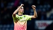 Taylor Harwood-Bellis (Manchester City) - Espírito de liderança, agressividade e total inclinação para os aspetos defensivos, são valências que chegam para comparar Taylor Harwood-Bellis ao ex-internacional inglês John Terry. Forçado a adaptar-se ao futebol atrativo e com posse de bola de Pep Guardiola, este defesa do Manchester City já conseguiu estrear-se pela equipa principal esta época, no encontro diante o Preston, para a Taça da Liga Inglesa. Além disso, é presença assídua na seleção sub-19 inglesa.