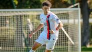 Adil Aouchiche (PSG) - Há quem diga que inspira Michel Platini, até porque para um médio defensivo, nove golos em apenas quatro jogos pela seleção francesa sub-17, no campeonato da Europa, na Irlanda. Filho de pais argelinos, Adil Aouchiche é uma grande expectativa dos dirigentes do Paris Saint-Germain, quando tornou-se o mais jovem jogador do clube a jogar uma partida na Ligue 1 frente ao Metz, com apenas 17 anos e 46 dias.