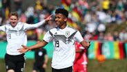 Karim Adeyemi (FC Liefering) - Não é novidade para ninguém que a Alemanha tem uma das melhores seleções jovens de sempre, recheada com enormes talentos. Um desses exemplos é Karim Adeyemi, extremo do Liefering, que nesta temporada já conta com dois golos e quatro assistências nos seis jogos em que foi chamado à equipa principal do Liefering. Extremamente rápido, com faro pelo golo e forte nas decisões do um-para-um, Karim é certamente um jogador a ter em conta no futuro.