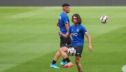 Tomás Esteves (FC Porto) - No FC Porto desde 2011, Tomás Tavares foi promovido à primeira equipa esta temporada. Com o lendário n.° 2 na camisola - usado pelos capitães João Pinto, Jorge Costa e Bruno Alves -, venceu a Uefa Youth League na última temporada pelo emblema azul e branco. Com uma capacidade técnica excelente, Tomás é também taticamente inteligente e um lateral direito moderno, pois gosta de atacar e dar profundidade.
