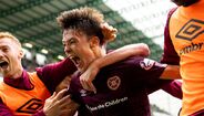 Aaron Hickey (Hearts) - O constante interesse do Manchester City em Aaron Hickey, defesa do Hearts, não é de agora, mas intensificou-se no final da Taça da Escócia, no encontro diante do Celtic. Hickey, nessa partida, operou no meio-campo, mas agora é mais utilizado como lateral esquerdo. Bom com os dois pés, Aaron é excelente a sair com bola em situações difíceis. Embora pareça leve, é forte no combate corpo-a-corpo.