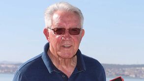 José Augusto já tem o minimuseu do Benfica: uma prenda que todos deverão ter em casa