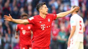 Bayern Munique vence e sobe provisoriamente à liderança