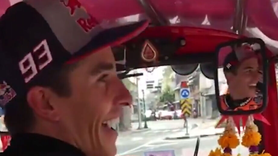 Marc Márquez muda de 'máquina' e lança-se num 'tuk tuk' em Banguecoque: «É um bom treino»