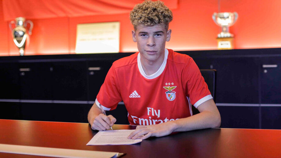Benfica contrata avançado húngaro