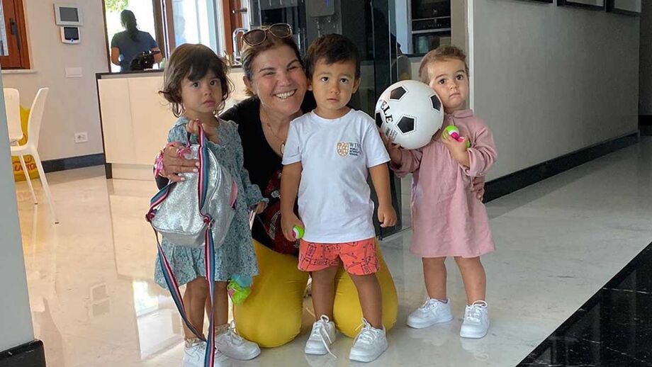 Dolores Aveiro dá mimos, muitos mimos aos netos
