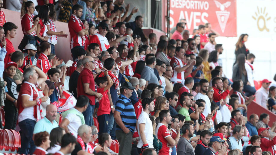 Adeptos do Aves apertam os jogadores e GNR teve de intervir