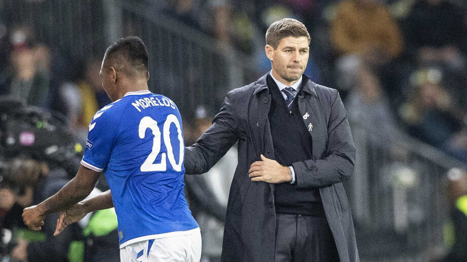 Rangers goleia e sobe à liderança na Escócia