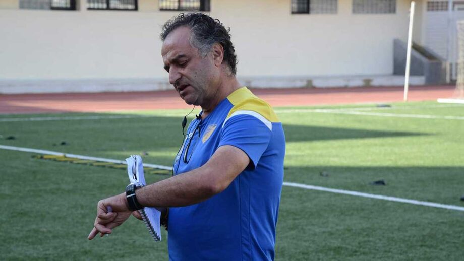 Argélia: Francisco Chaló trava o líder do campeonato