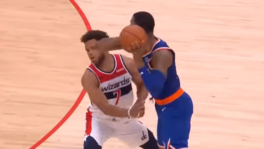 Polémica em jogo da pré-época da NBA: a falta (de respeito) de Morris para com Anderson