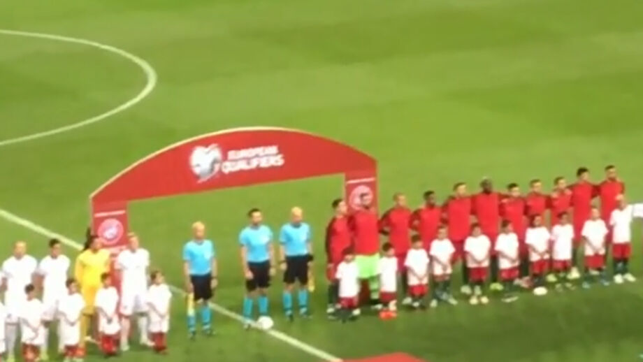 O hino de Portugal captado pela irmã de Cristiano Ronaldo