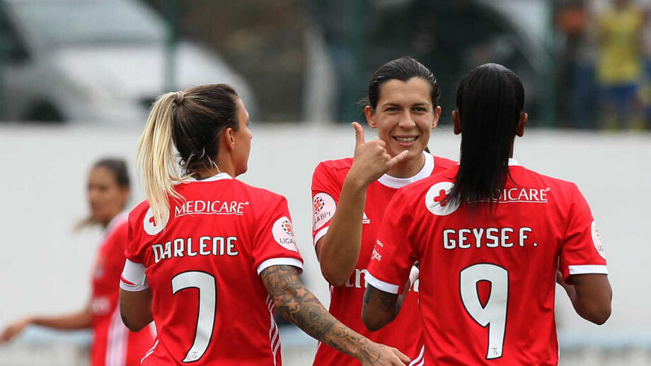 Benfica goleia Estoril antes da receção ao Sporting