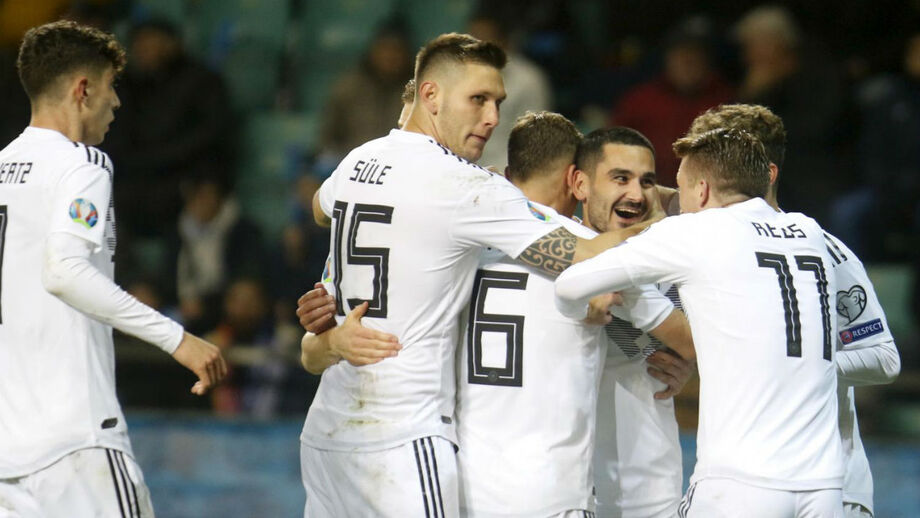 Médio do Man. City bisou e assistiu frente aos estónios