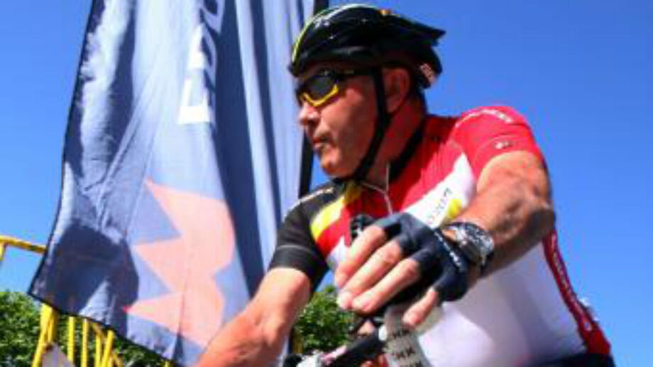 Eddy Merckx hospitalizado após queda de bicicleta