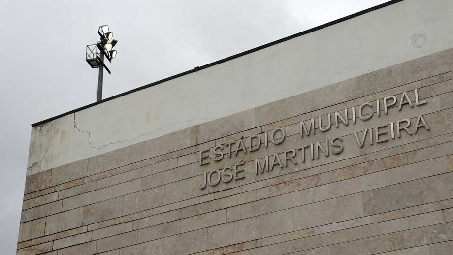 Iluminação avança e relvado poupado para jogo com o Benfica