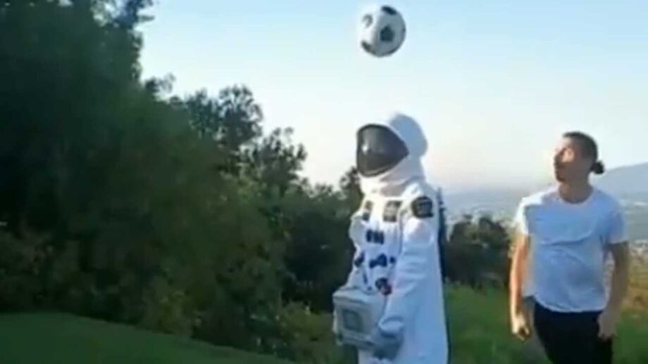 Nem o céu é limite para Ibrahimovic: sueco deu show... na lua