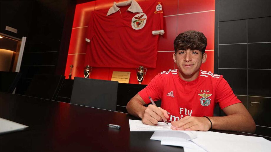 Jovem do Benfica 'provoca' evacuação de zona de imprensa na Venezuela