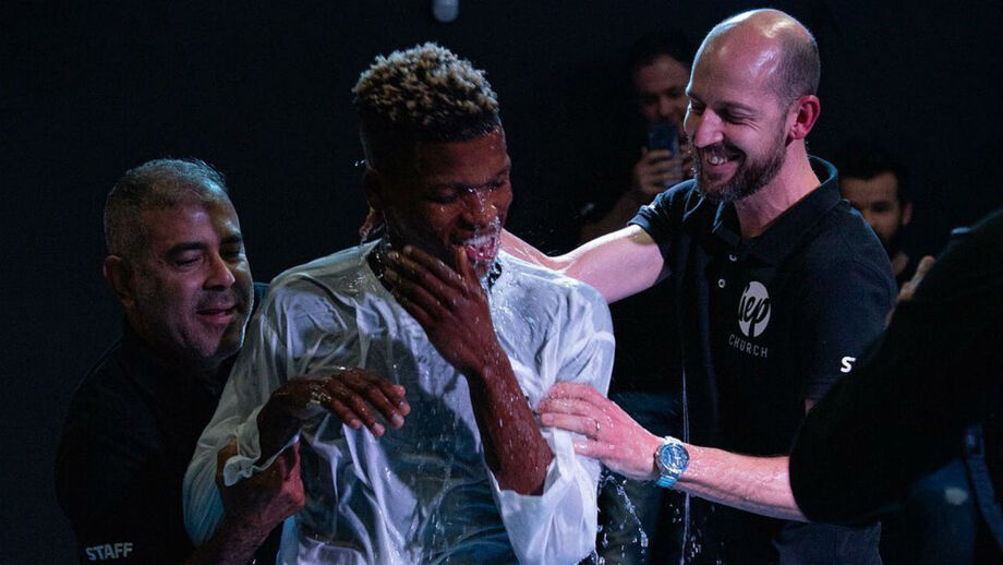 Florentino Luís foi batizado na Igreja Evangélica Pentecostal