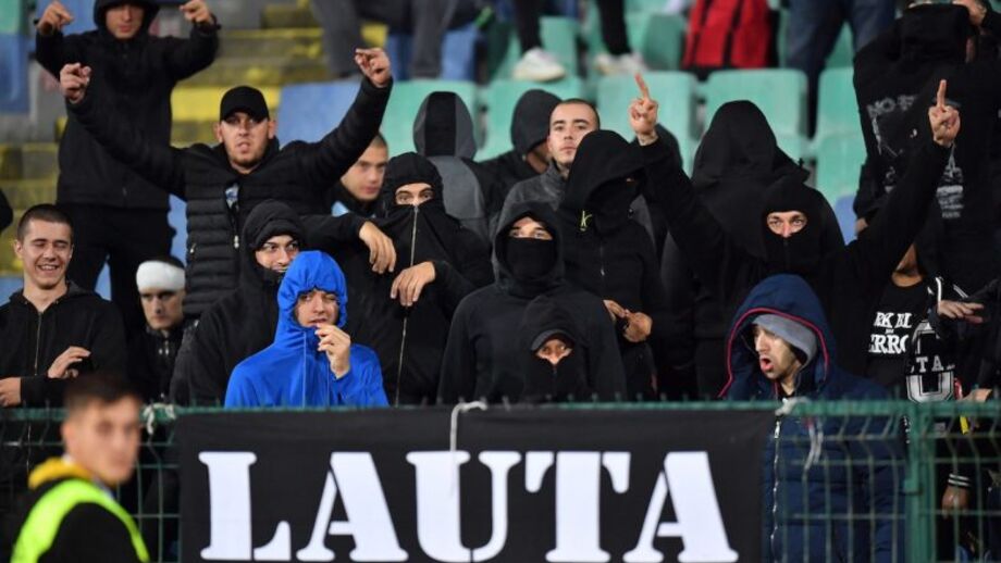 Racismo na Bulgária: reveladas imagens de crianças na final da Taça com suásticas no corpo