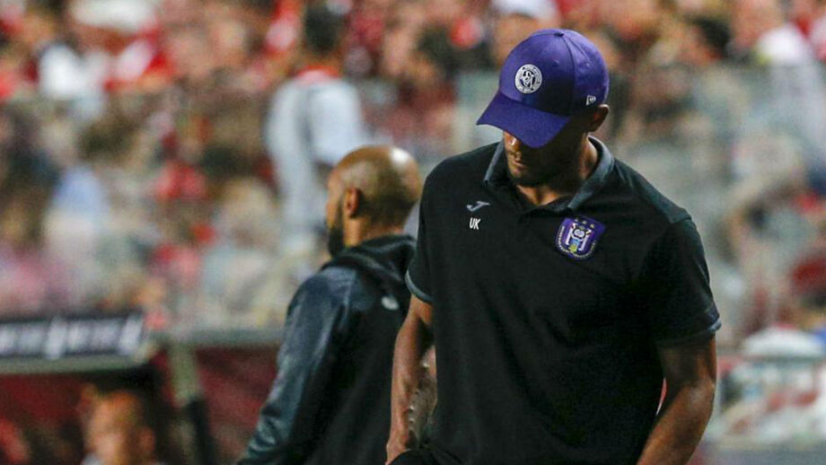 Anderlecht multado em 5 mil euros por Kompany ter assumido comando técnico sem habilitações