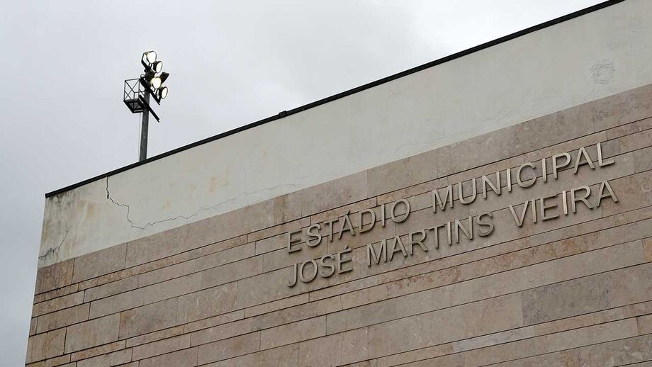 Iluminação do estádio do Cova da Piedade passou último teste
